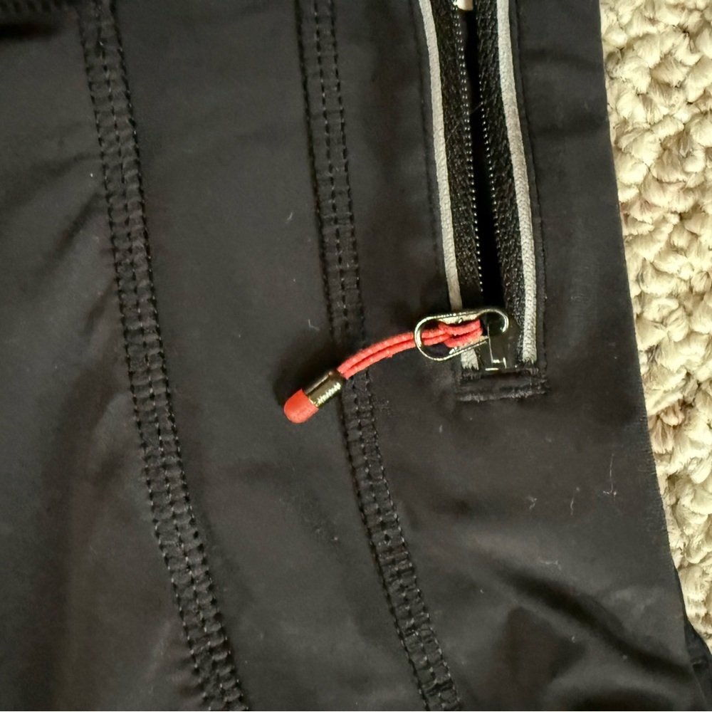 Lululemon Speed Up Shorts 3” inseam size 8 In Black - Picture 4 of 4